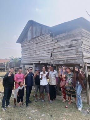 Mantri BRI Kayu Agung Layani Ratusan Debitur Sawit dan Karet di 3 Desa OKI, Tempuh Jalan Berlumpur