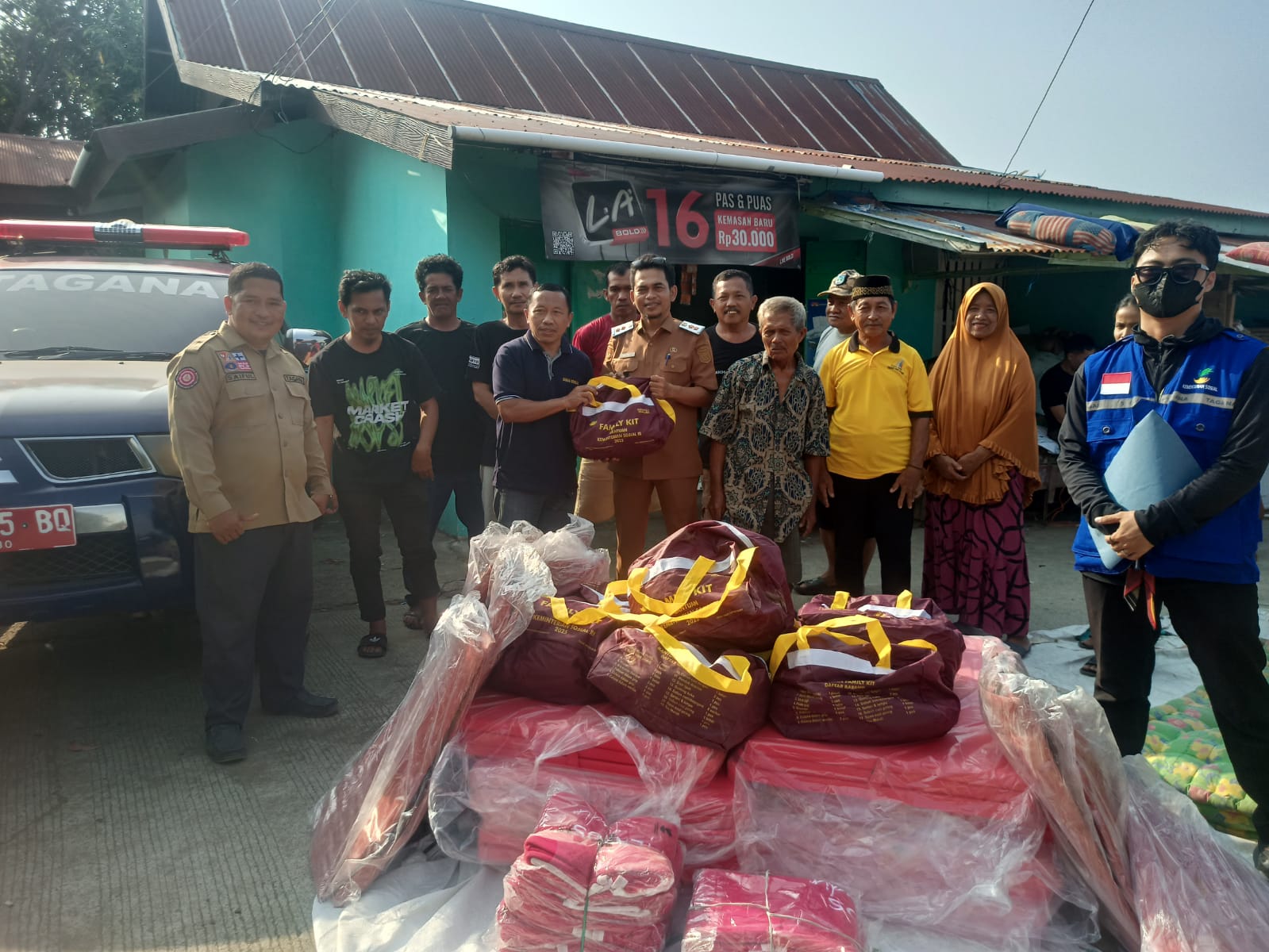 Lurah Mamunyu Serahkan Bantuan Nonpangan ke Warga Terdampak Angin Kencang, Sembako Menyusul Rabu