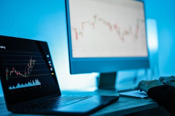 IHSG Terkoreksi 1,51% ke 6.147, MDKA Balik Laba US$101,56 Juta