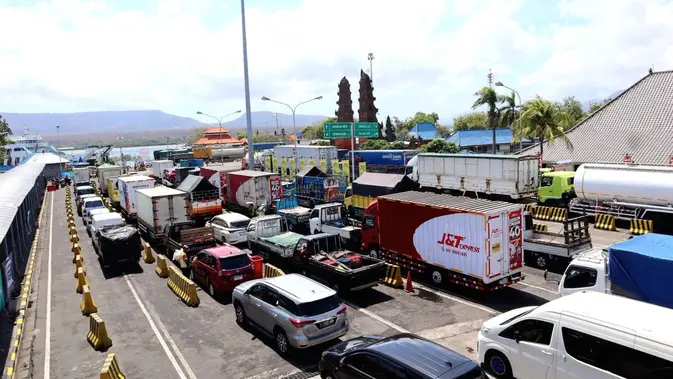 ASDP Minta Maaf, Antrean Ketapang 8,5 Km Diurai 27 Kapal