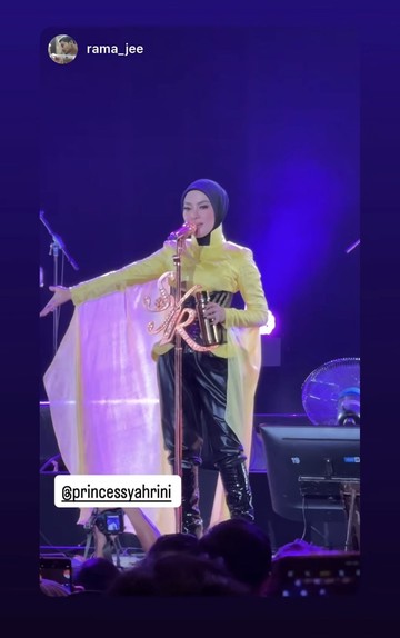 Syahrini Comeback Manggung Usai 7 Tahun, Tampil Dramatis Berkostum Kuning