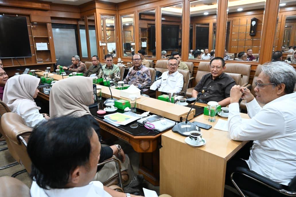 Gubernur Gorontalo Kolaborasi dengan Pemkab Bone Bolango Perjuangkan Jalan Pinogu 42 Km ke Bappenas dan Kemenhut