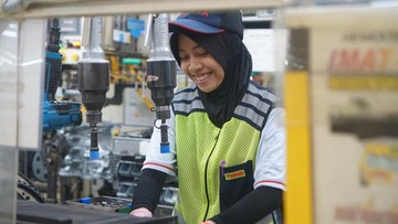 TMMIN Karawang Pekerjakan 200 Pekerja Wanita di Lini Produksi