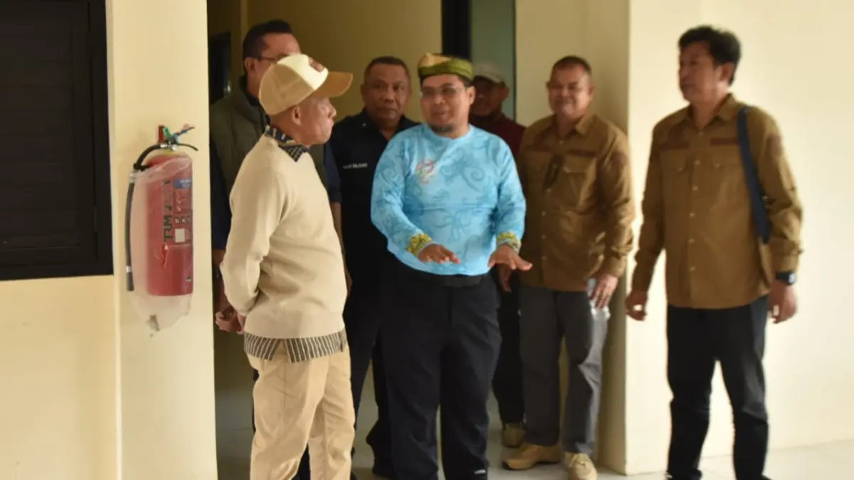 Bupati Bulungan Tinjau Pengaspalan Jalan 2.867,5 Meter dan Kantor Kecamatan Bunyu, Minta Progres Dipercepat