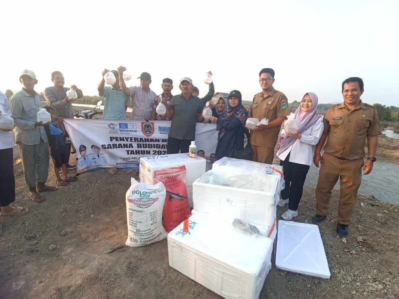 Gubernur Kalsel Muhidin Serahkan Sapras Budidaya Udang Windu ke 3 Pokdakan di Tanah Bumbu