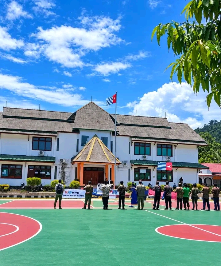 Aksi Mahasiswa USTJ Jayapura Diwarnai Gas Air Mata, Bendera Bintang Kejora Dikibarkan di Kampus