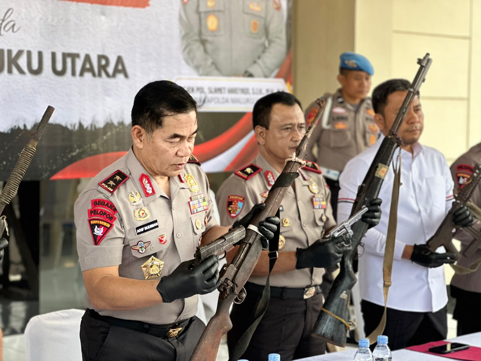 Polda Maluku Utara Terima 32 Senjata Api dan 358 Butir Amunisi dari Warga Halmahera hingga Morotai