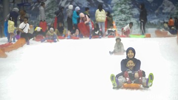 Trans Snow World Hadir di 4 Kota, Main Salju Indoor Tanpa Keluar Kota