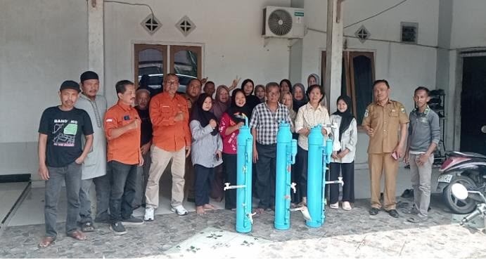 Poltekkes Kemenkes Jambi Pasang 3 Filter MBC di Tangkit Baru, Air Gambut Keruh Kini Layak Pakai