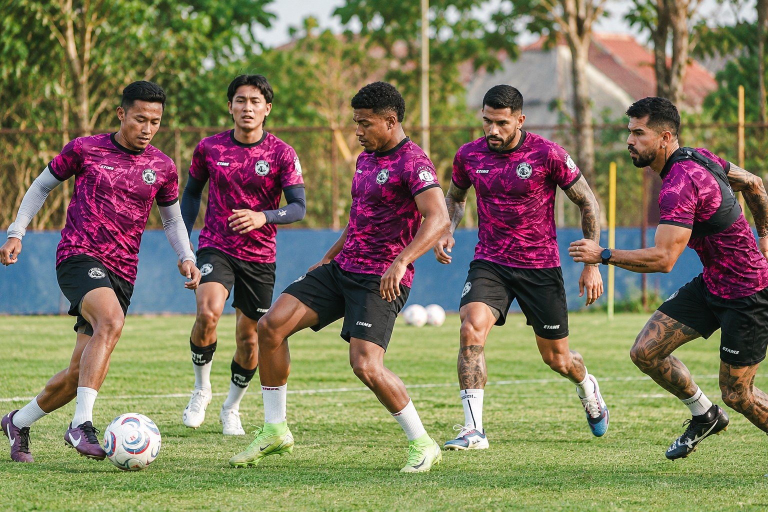 Arema FC Latihan Bertahap Jelang Duel Kontra Bhayangkara Presisi Lampung
