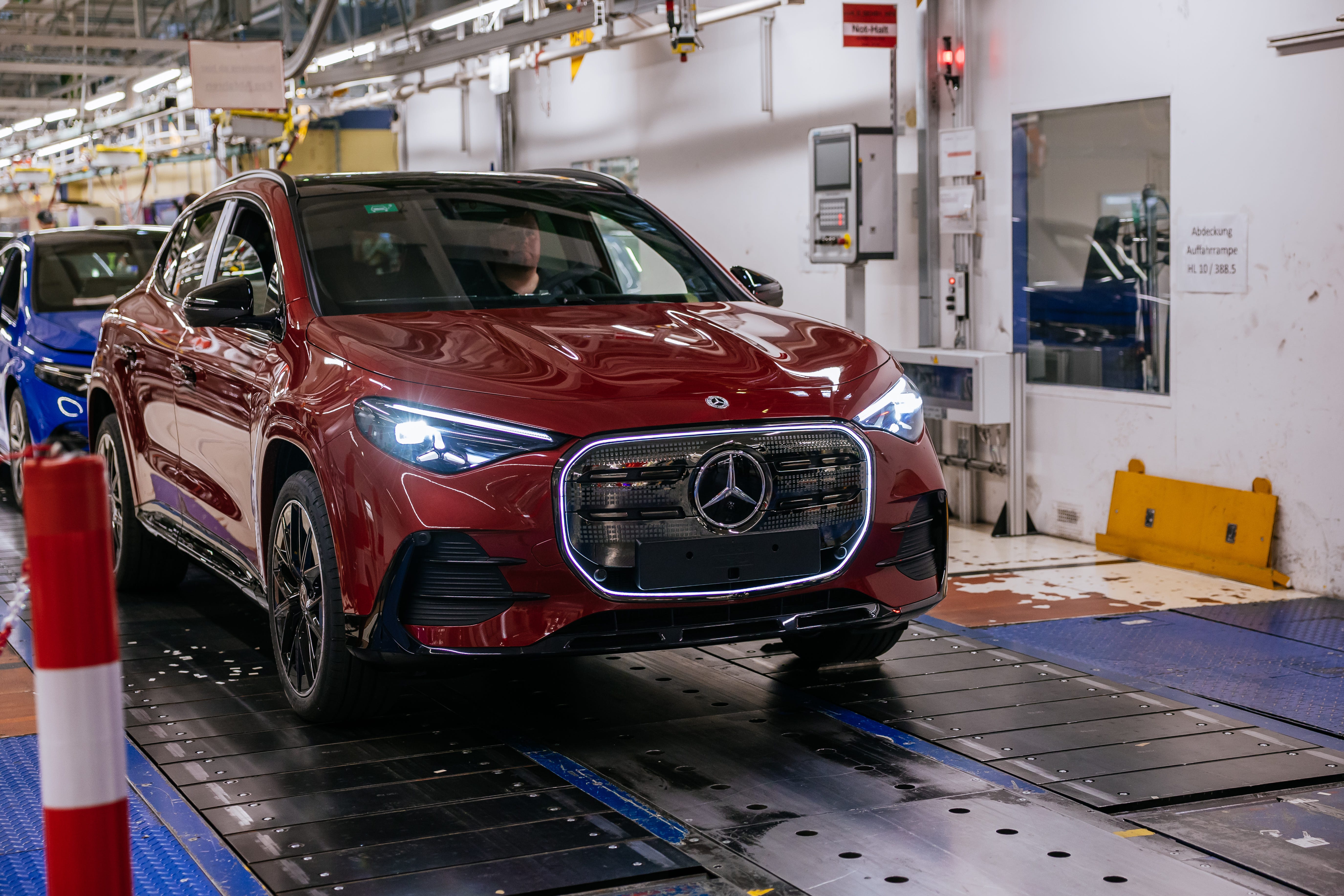 Mercedes-Benz Terancam Aturan Teknologi China AS, Senator Bilang Tak Akan Dilarang