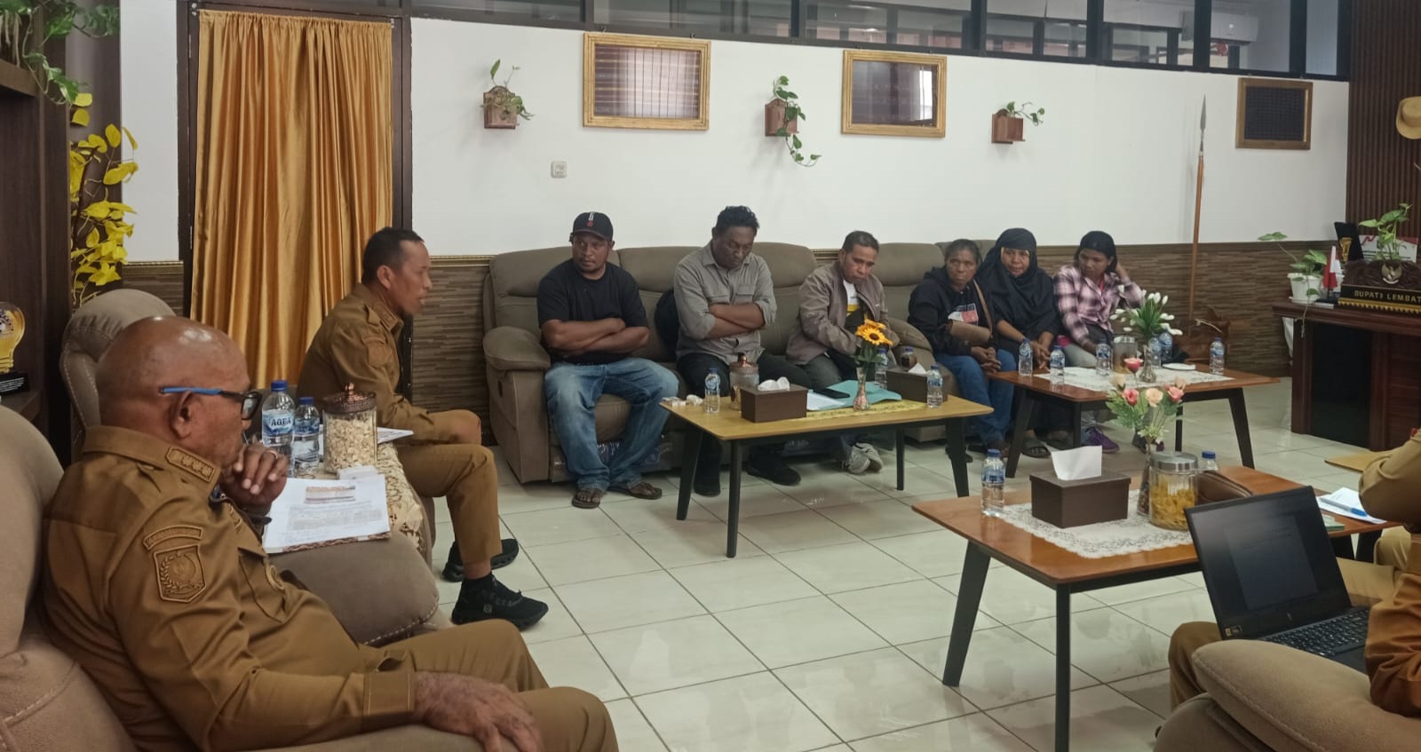 Pemkab Lembata Kaji 8 Tuntutan FOKAL, Termasuk Klarifikasi Dana Rp 3 Miliar dan Izin Alfamart