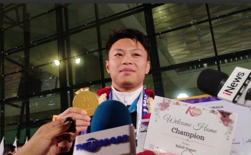 Rahmat Erwin Sumbang Emas Asian Games 2026, Pecahkan Rekor Dunia Angkat Besi