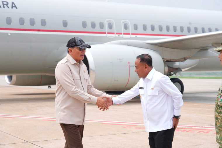 Menhan Sjafrie Sjamsoeddin Kunjungi Kalbar, Anugerahkan Satyalancana Dharma Samudera ke Personel JSDF