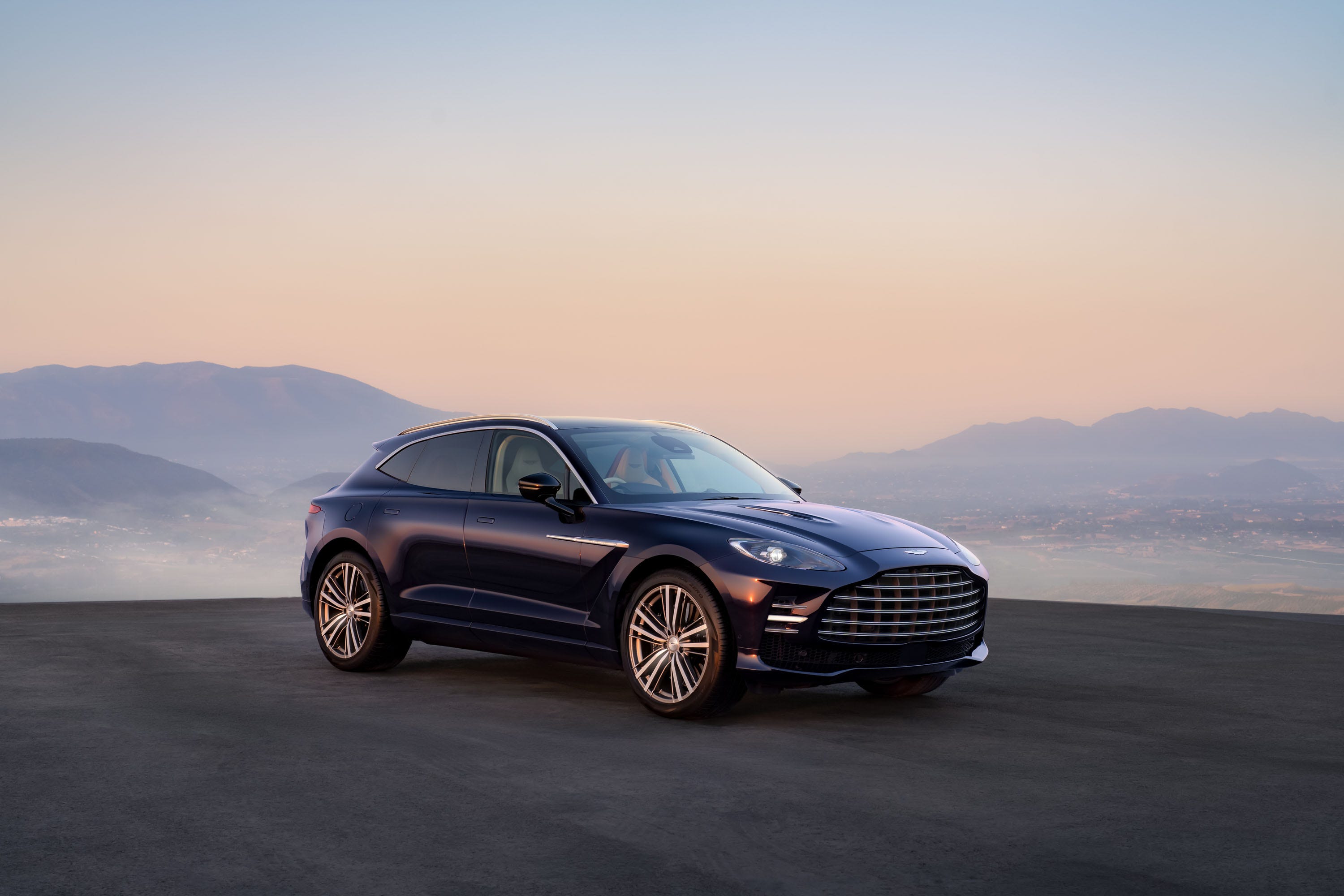 Aston Martin DBX GT 2027 Resmi Meluncur, Versi Super SUV yang Lebih Elegan