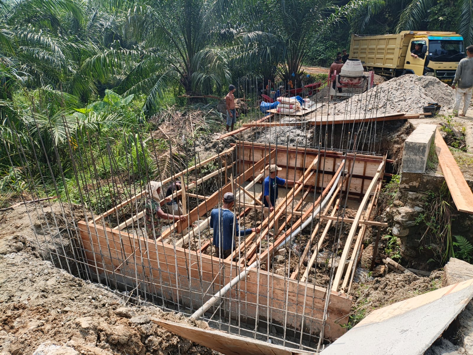 Jembatan Beton di Dolok Sigompulon Paluta Dikebut, Progres Capai 14,5 Persen pada Hari Keempat