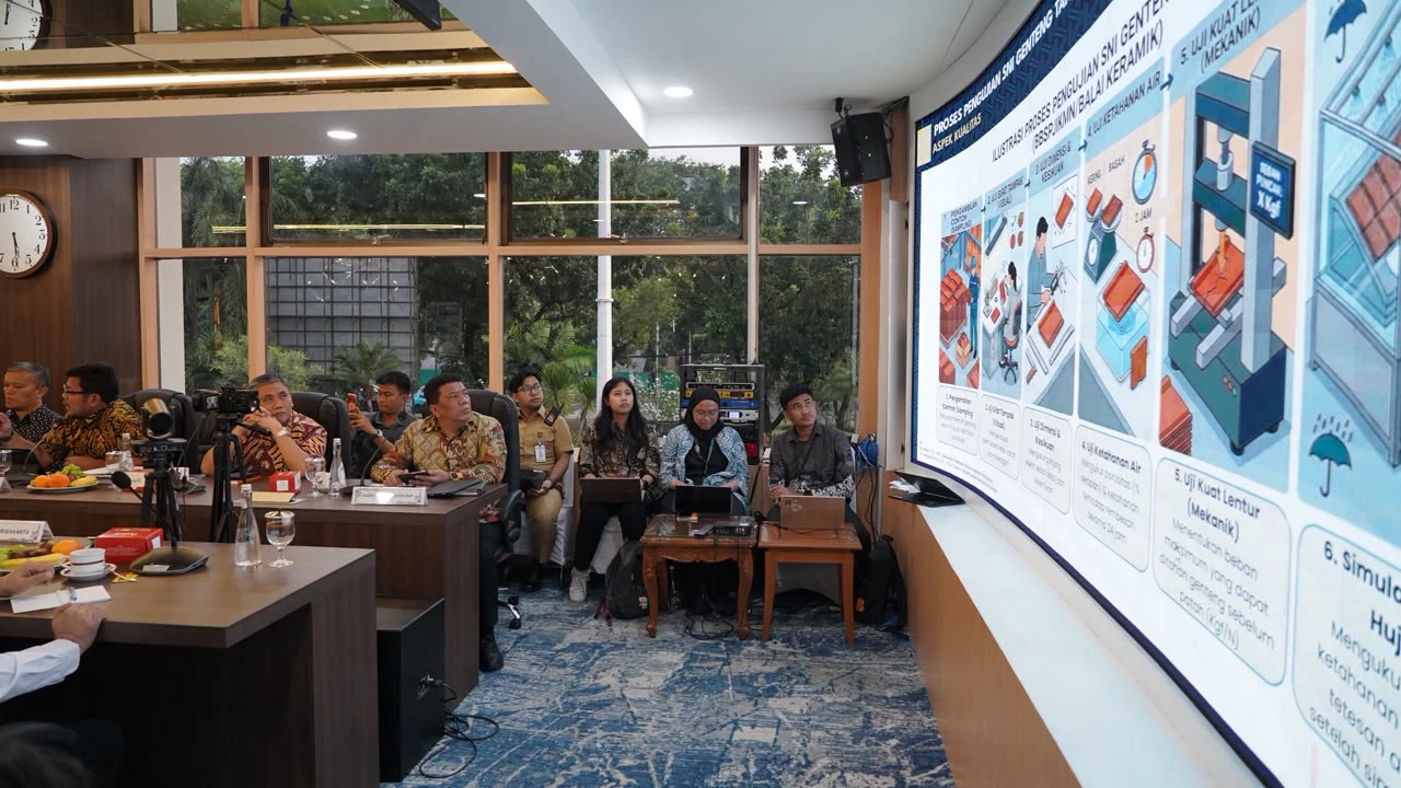Kemen PKP dan Pemprov Jabar Siapkan Pengiriman 500 Ribu Genteng UMKM Plered Purwakarta via 125 Truk