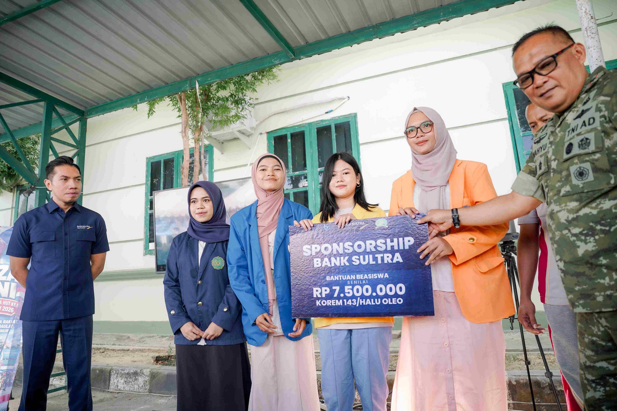 Bank Sultra Salurkan CSR Rp100 Juta dan Beasiswa Rp37,5 Juta untuk 5 Anak Prajurit TNI di Kendari