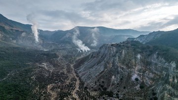 Blue Fire Muncul di Gunung Papandayan, PVMBG Catat Kenaikan Aktivitas Vulkanik