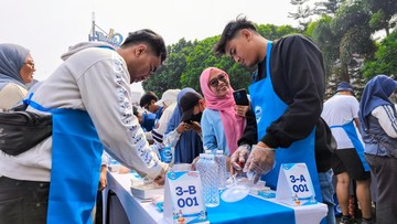 500 Suami di Bandung Masak Sarapan untuk Istri, Pecahkan Rekor MURI