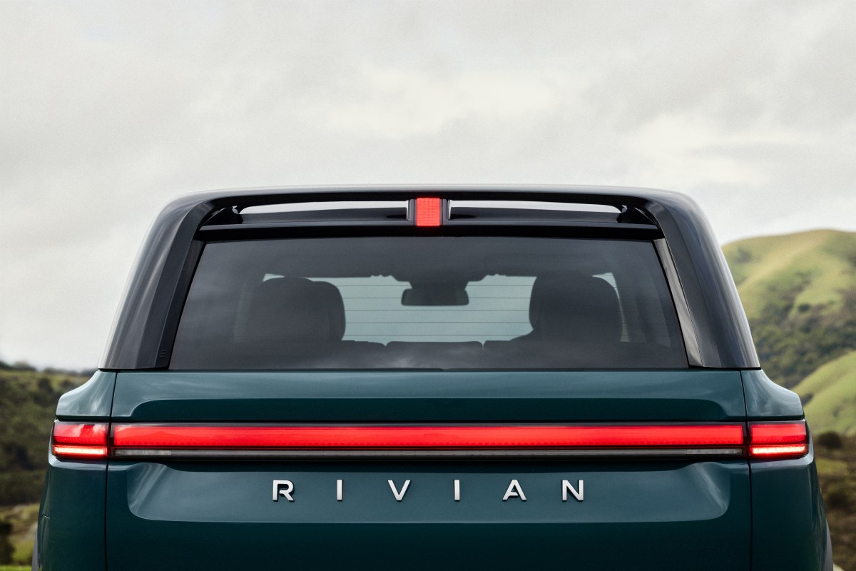 Rivian Cetak Rekor Penjualan Kuartal III Berkat SUV Listrik R2