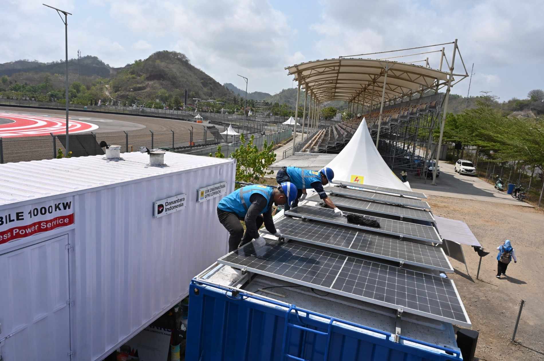 PLN Kerahkan 146 Personel dan 5 Genset 4 MW Jaga Listrik MotoGP Mandalika 2026 di Lombok
