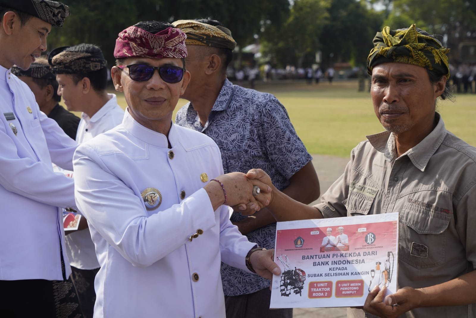 Pemkab Klungkung Salurkan Bantuan Rp3,87 Miliar untuk 4 Subak dan 28 Tempek Usai Upacara Pancasila