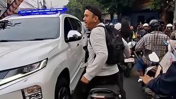 Viral Pemotor Histeris di Iring-iringan Pejabat Lubang Buaya: Ambulans Kritis Terhambat