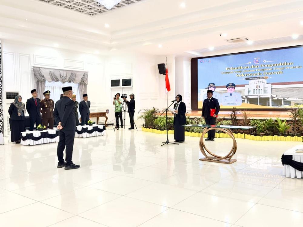 Wali Kota Bontang Neni Moerniaeni Lantik Sony Suwito sebagai Sekda, Minta HP Aktif 24 Jam