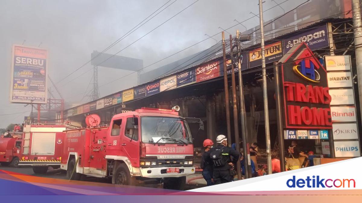 Kebakaran Toko Bangunan di Berbah Sleman Tewaskan 2 Karyawati, Korban Ditemukan di Lantai Tiga
