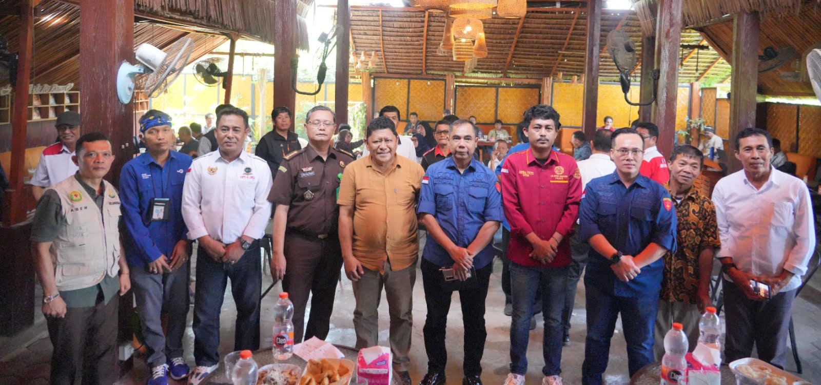 Kejati Sulbar Gelar Ngobras Bersama Gabungan LSM dan Insan Pers di Mamuju, Bahas Penegakan Hukum hingga Korupsi
