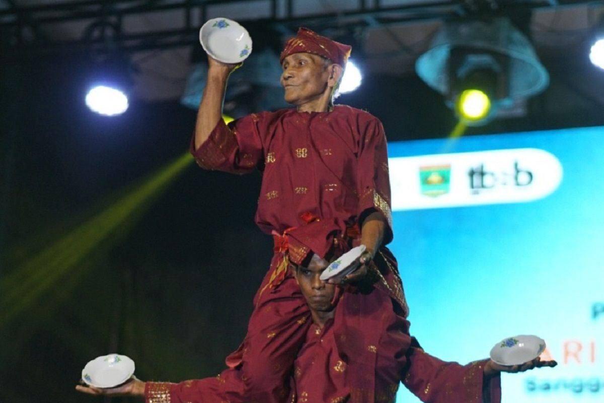 Tari Piriang Balenggek Sawahlunto Pukau Penonton di Saraso Fest 2026 Padang