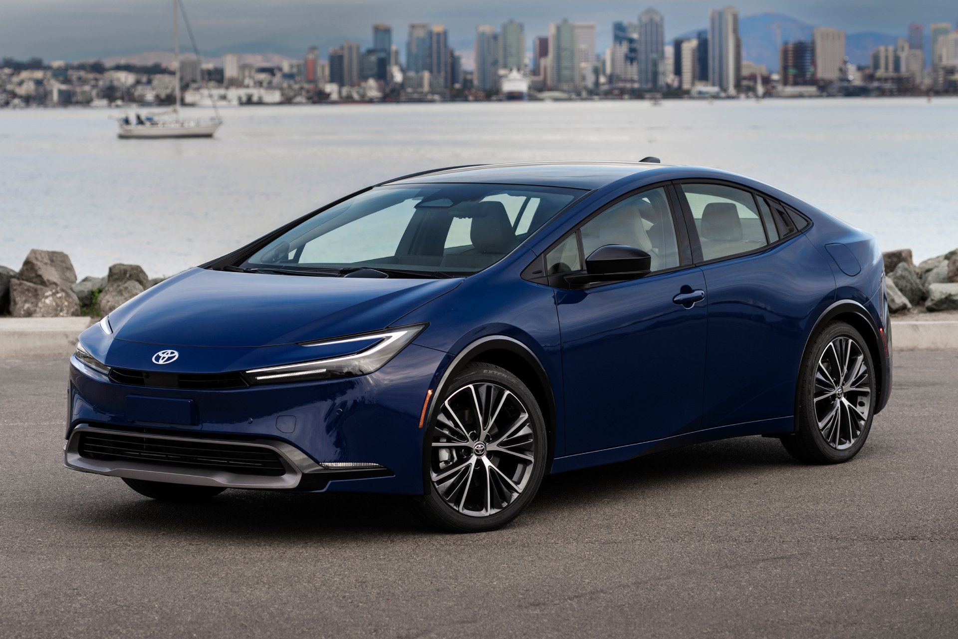 Penjualan Toyota Prius Anjlok 51% di AS, Kalah Jauh dari Camry Hybrid