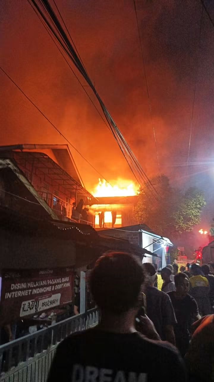 Kebakaran di Marga Sari Balikpapan Hanguskan Rumah Sekaligus Bengkel Bubut, 7 Mobil Damkar Dikerahkan