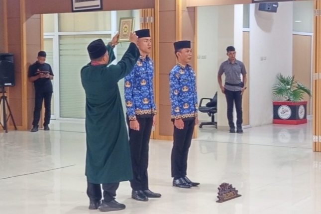 Wabup Bangka Selatan Debby Vita Dewi Lantik 2 Lulusan IPDN Jadi PNS, Tekankan Integritas dan Pelayanan Publik