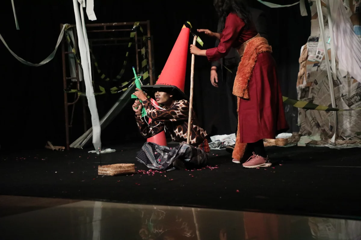 Teater Kaplink Udinus Semarang Pentaskan Lakon 