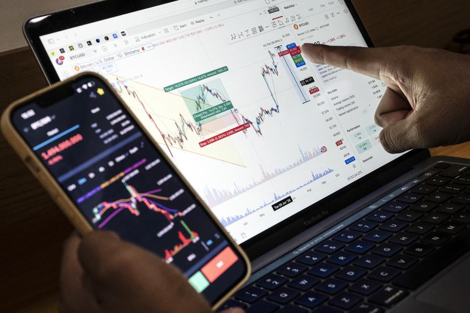 OJK Terbitkan POJK 6/2026, Influencer Keuangan Wajib Buka Komisi dan Denda Rp 15 M