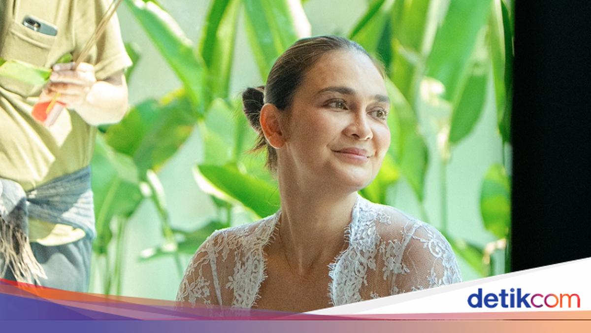 Luna Maya Gelar Upacara Melaspas Rumah Baru di Bali, Tampil Berkebaya Tanpa Makeup