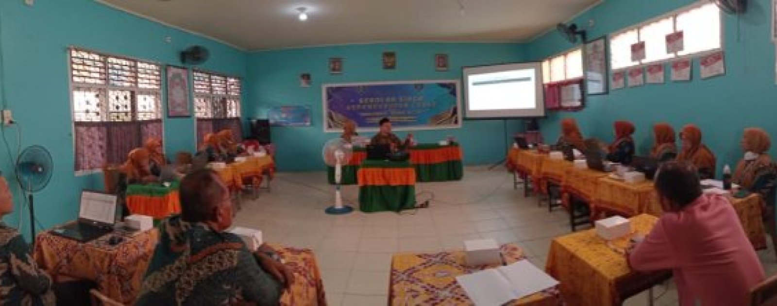 MTsN 3 Kota Jambi Berbagi Praktik Baik Program SSK ke MTs An-Nizham, Guru Hendri Jadi Narasumber