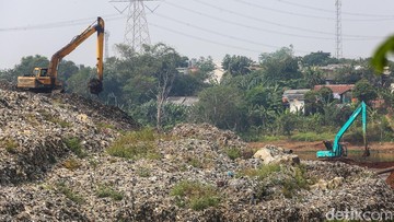 TPA Cipayung Depok Longsor akibat Overload, DLHK Kerahkan 5 Alat Berat
