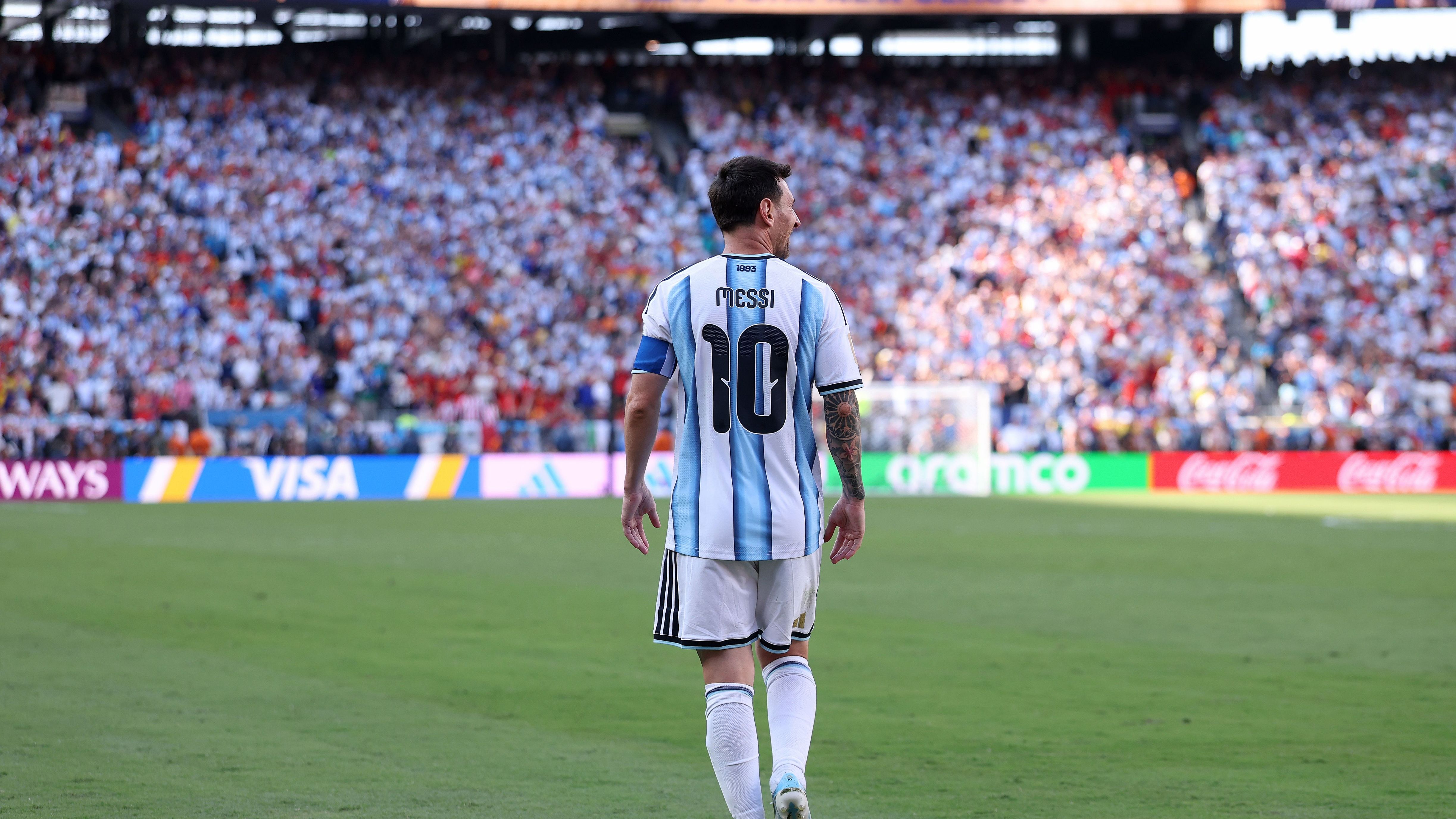 Argentina Tak Bisa Pensiunkan Nomor 10 Messi karena Aturan FIFA