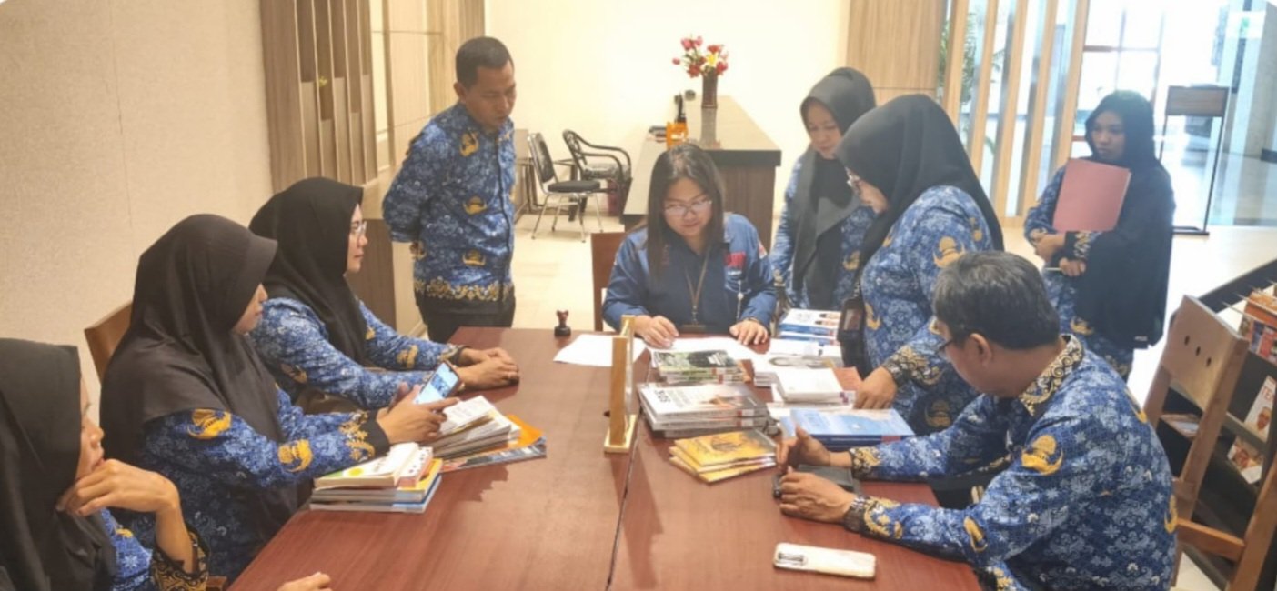 Perpusip Sulbar Sosialisasi Survei Tingkat Kegemaran Membaca 2026 di Kapten Jus dan Mall Matos Mamuju