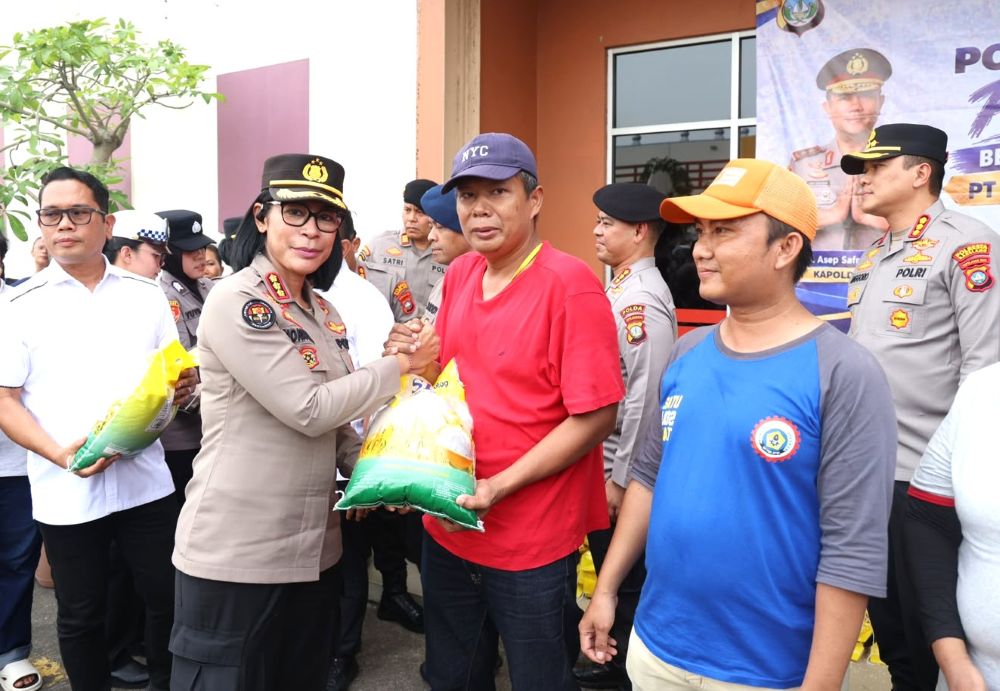 Polda Kepri Salurkan Bantuan ke 1.025 Karyawan PT Ghim Li Indonesia di Batam, Gaji Ditransfer