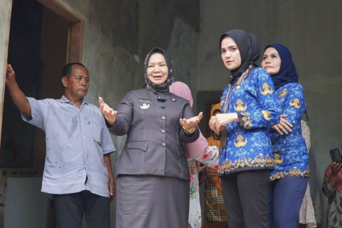 Plt Bupati Langkat Tiorita Tinjau Renovasi 66 Rumah Korban Banjir di Pangkalan Susu