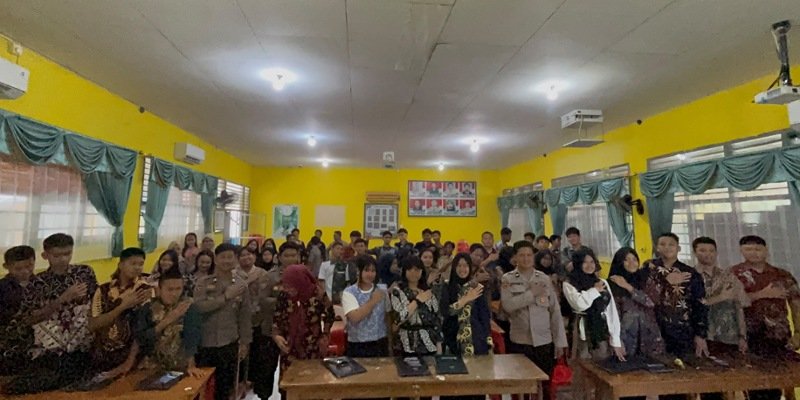 Polresta Bulungan Sosialisasi SMA Kemala Taruna Bhayangkara di SMPN 1 Tanjung Selor, 21 Siswa Berminat Daftar