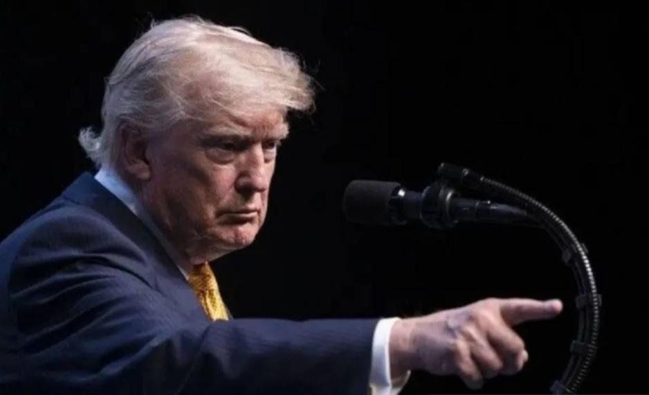 Trump Ancam Iran Dihantam Sangat Keras jika Terkait Insiden Flydubai