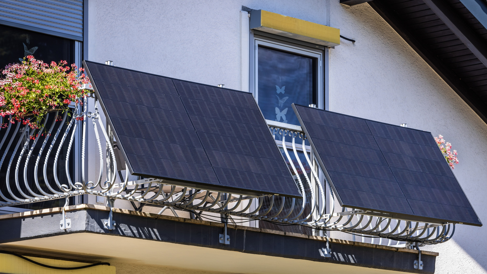 California Legalkan Panel Surya Balkon, Batas Daya 1.200 Watt