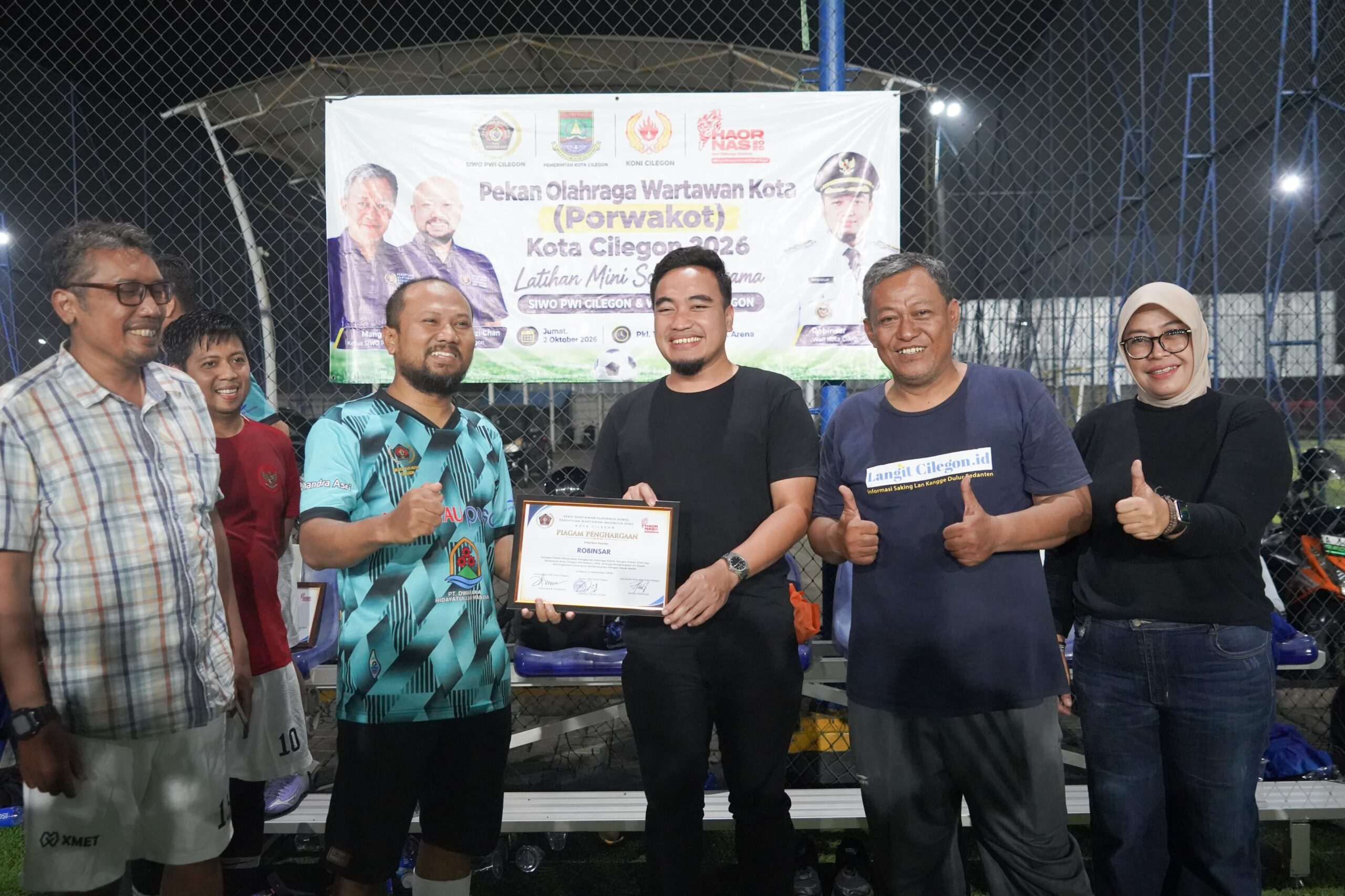 SIWO PWI Cilegon Beri Penghargaan ke Wali Kota Robinsar dan 4 ASN Penggerak Olahraga