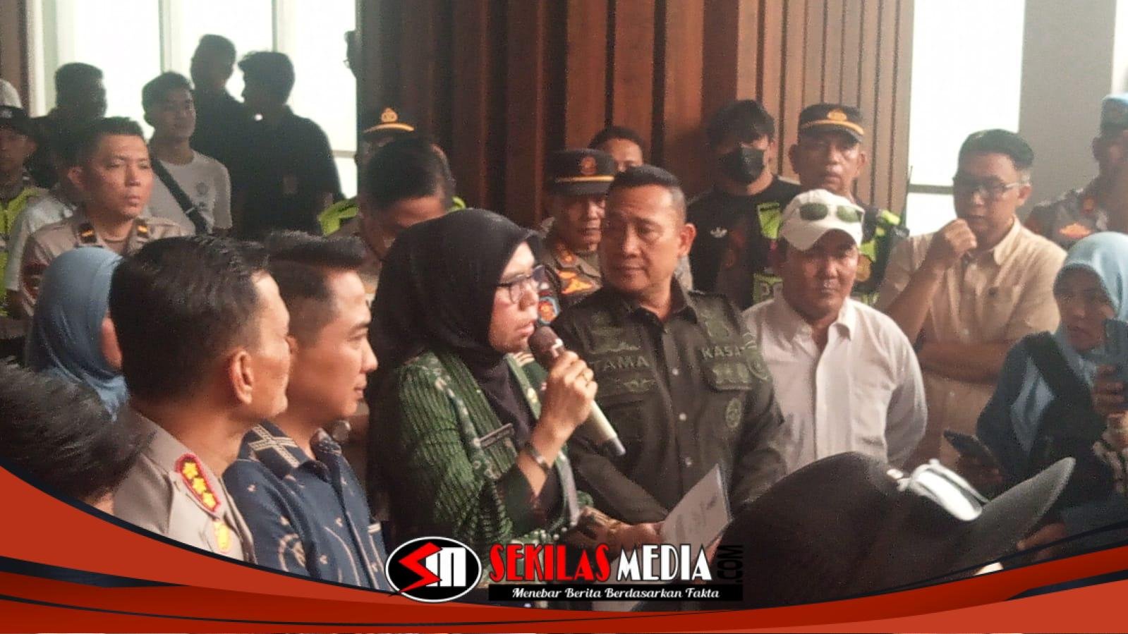 Massa Gugat Pemprov Sumsel di Kantor Gubernur, Desak Transparansi Anggaran Rp 100 Miliar Karhutla