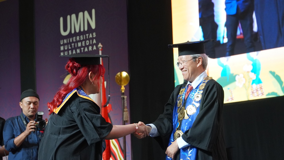 Wisuda XXXI UMN Luluskan 1.608 Sarjana, Rektor Ingatkan Era Kerja Berdampingan dengan AI